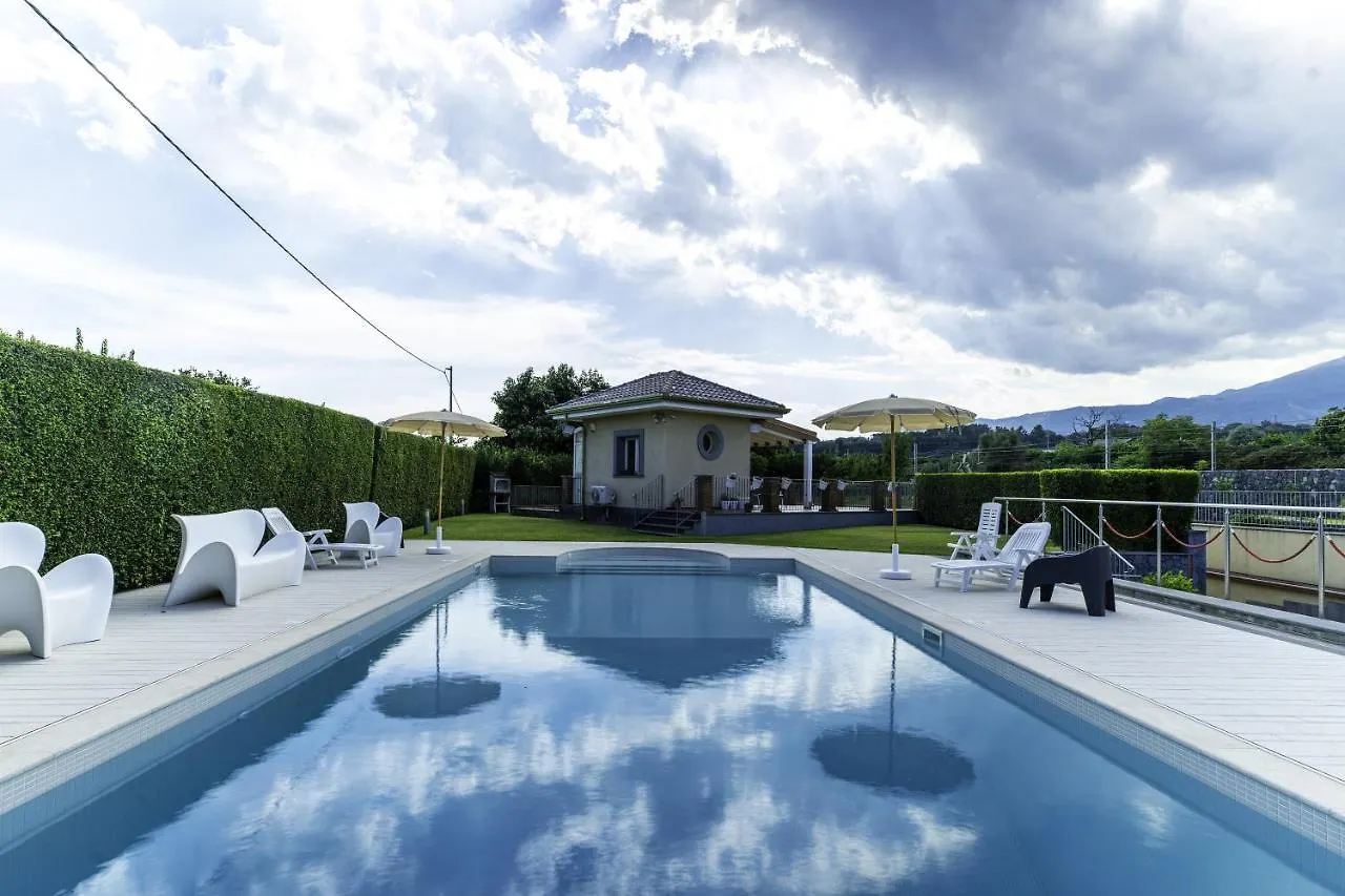 Tropical House Villa San Leonardello 0*,