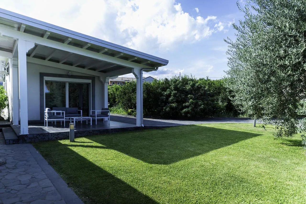 Tropical House Villa San Leonardello 0*,  Italy